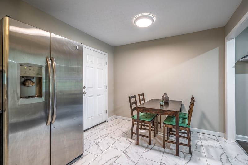Move-In Fees WAIVED!
 Cleaning Services Included
 Utilities Included
 Professionally Managed by a Superhost
 Close to shopping, dining & more!
 Move in, get comfortable & feel right at home! (id. 809)