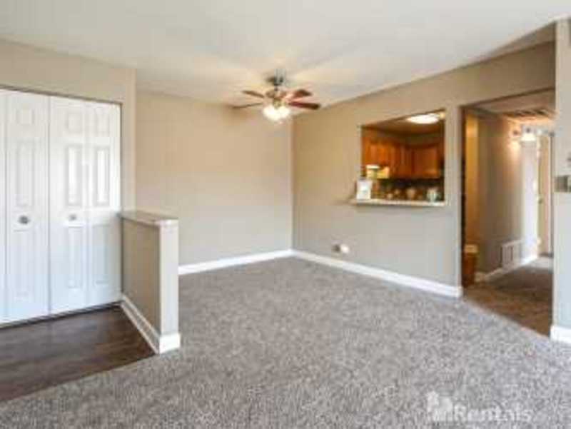 roommates in Elk Grove Village I have a single room to offer - cirtru.com