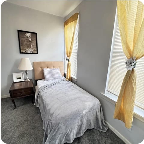 Sunny Fairlawn Flat (id. 25315)