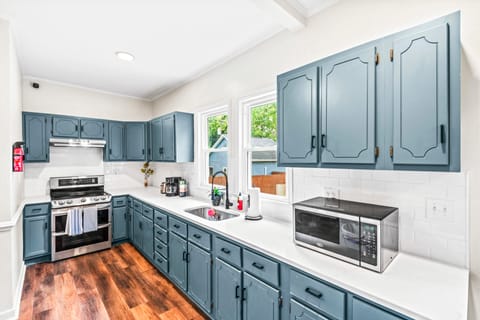 Beautiful, Newly Renovated Home in Northside Highland Park -  Near Bus Lines and VCU - Comfortable Furnished Rooms, Utilities & WiFi Included (id. 18268)