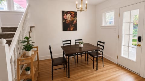 roommates in Undisclosed, Kansas City, MO 64124 Minutes from River Market & Downtown KC | Furnished Home
North East KC (id. 36569) - cirtru.com