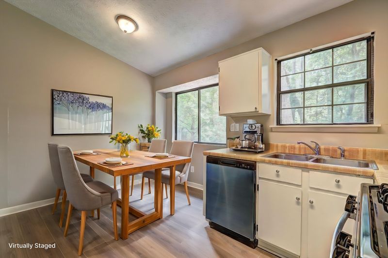 Live with Like Minded Professionals Seeking value  A Home you Deserve More than just a Room!  Newly Renovated All Utilities included,  Ultra fast WIFI,  Smart Lock Rooms,  Plenty of Parking and  much much more (id. 16037)