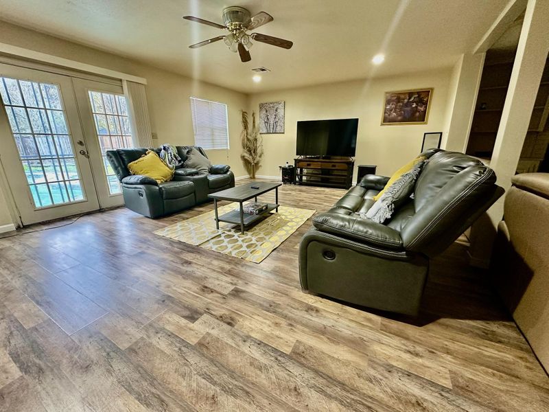 roommates in Undisclosed, Houston, TX 77088 Houston House with Pool !!!, Spacious & newly-renovated. (id. 11347) - cirtru.com