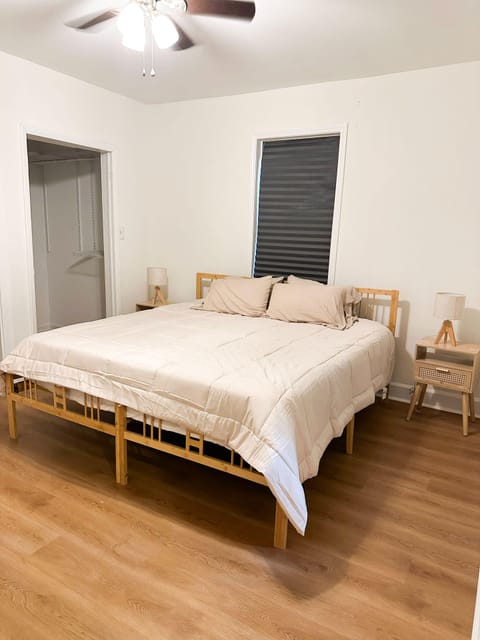 roommates in Undisclosed, Atlanta, GA 30318 Newly Renovated Grove Park Home | Private King Suite (id. 39618) - cirtru.com