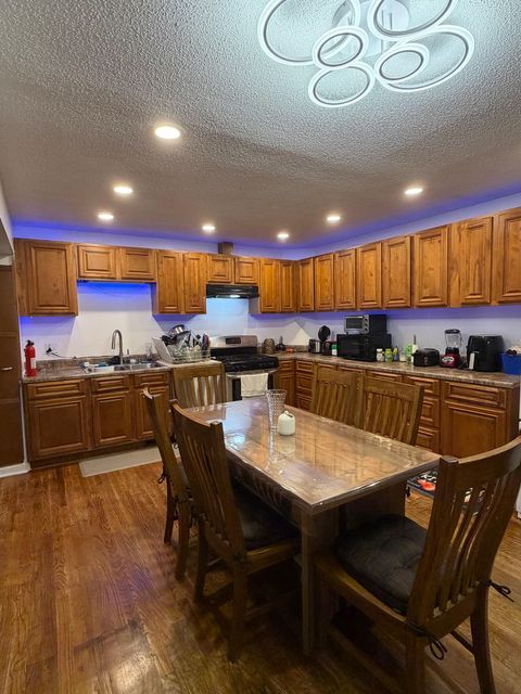 Live in Forest Park, close to Hartsfield Jackson Airport in a comfortable home. (id. 34219)