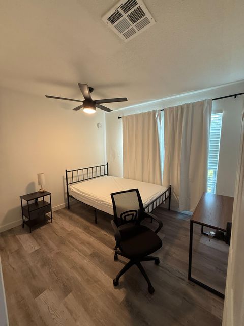 Comfortable home in Brown Bridge Road |  Monthly Cleaning |  Secure coded rooms |  2.4 mi to CVS |  2.7 mi to Publix (id. 24176)