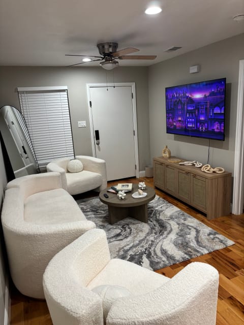 Entire Place 2Bed.1Bath