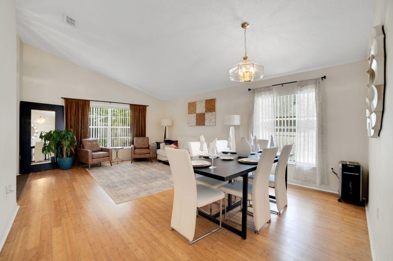 roommates in Undisclosed, Davenport, FL 33837 Experience Quality Living  Close to Hwy27 and I-4 Gym, Gas Station, & Fast Food Nearby (id. 29318) - cirtru.com