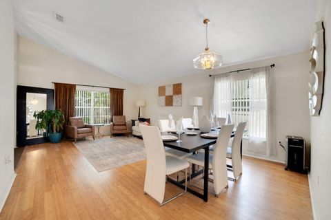 Experience Quality Living  Close to Hwy27 and I-4 Gym, Gas Station, & Fast Food Nearby (id. 29318)