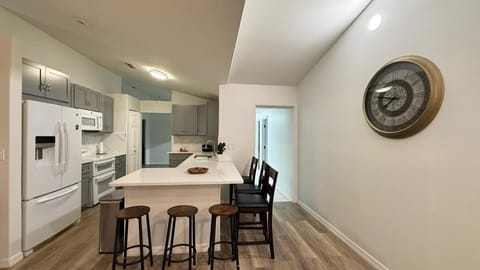 Spacious Rooms Move-In Ready Kissimmee Home | Furnished Rooms Near Shopping & Major Employers (id. 39192)