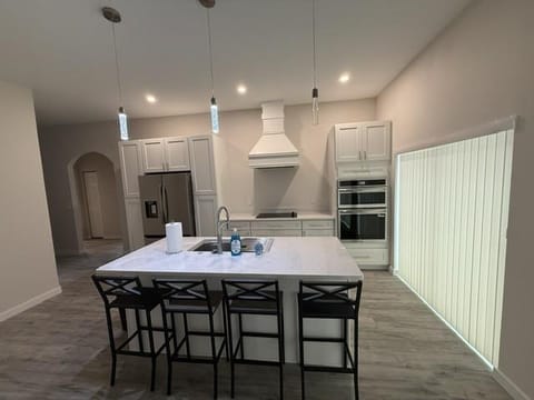 Beautiful New Clearwater House With An Amazing Kitchen!! Free WiFi and Free Laundry!! (id. 38478)