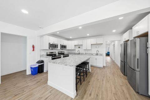 Exceptional PadSplit Host!  | Private Bath & Private Heating/Cooling  No Sharing! Fully Renovated • Safe & Clean • Near Work Centers, Shopping & Transit  3 Fridges, 2 Stoves & More! (id. 25105)