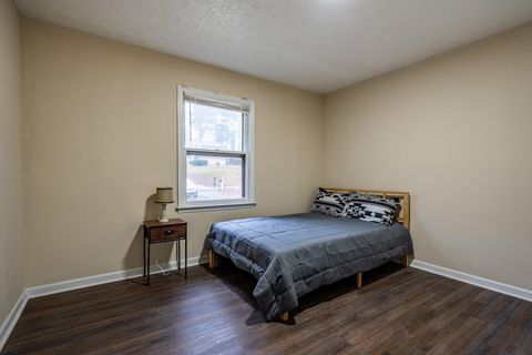 Charming Home with Spacious Yard in Desirable Riverdale Location (id. 10585)