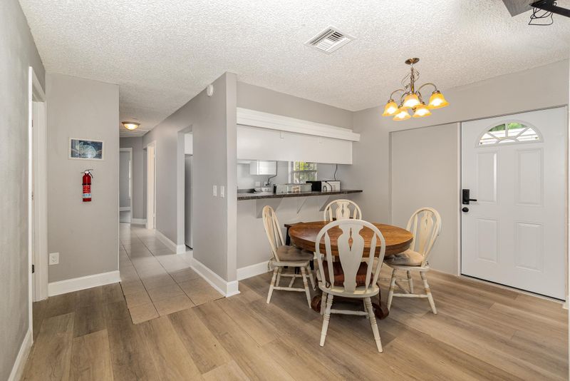 roommates in Undisclosed, Oakland, FL 34787 Comfortable & newly-renovated Oakland House with Dining area (id. 7700) - cirtru.com