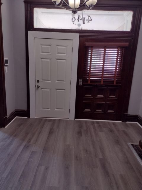 Newly-renovated & comfortable St. Louis House with Dining area (id. 4375)