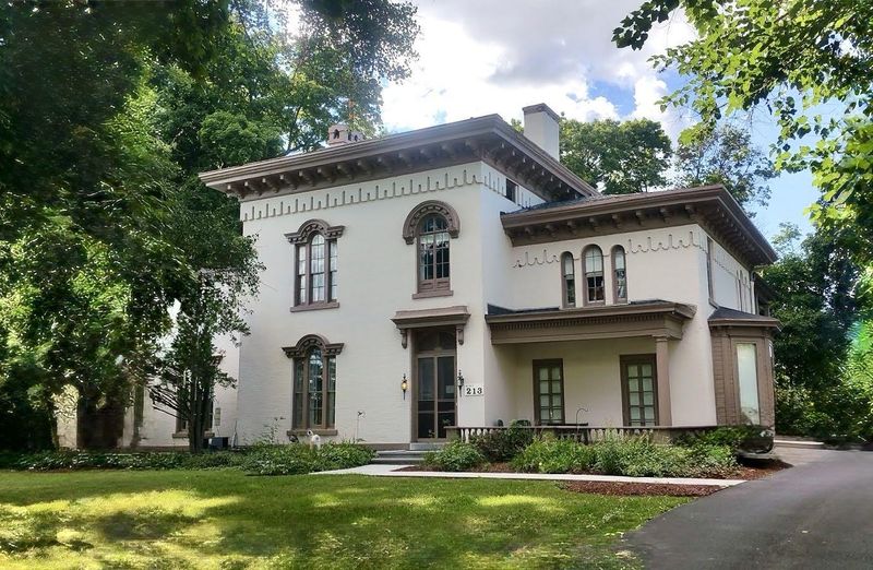 roommates in Undisclosed, Syracuse, NY 13203 Highland Manor (id. 29487) - cirtru.com