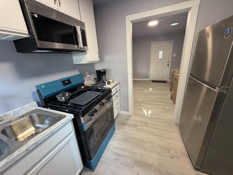 Quiet , Affordable , Newly Remodelled , All brand new appliance and Place (id. 38558)