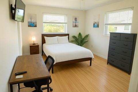 Modern Co-Living in Orlando |  Free Utilities & Fast Wi-Fi |  Close to Transit, Shopping, & More! |  Security System |Secure, Private Furnished Rooms  | Private Parking (id. 19017)