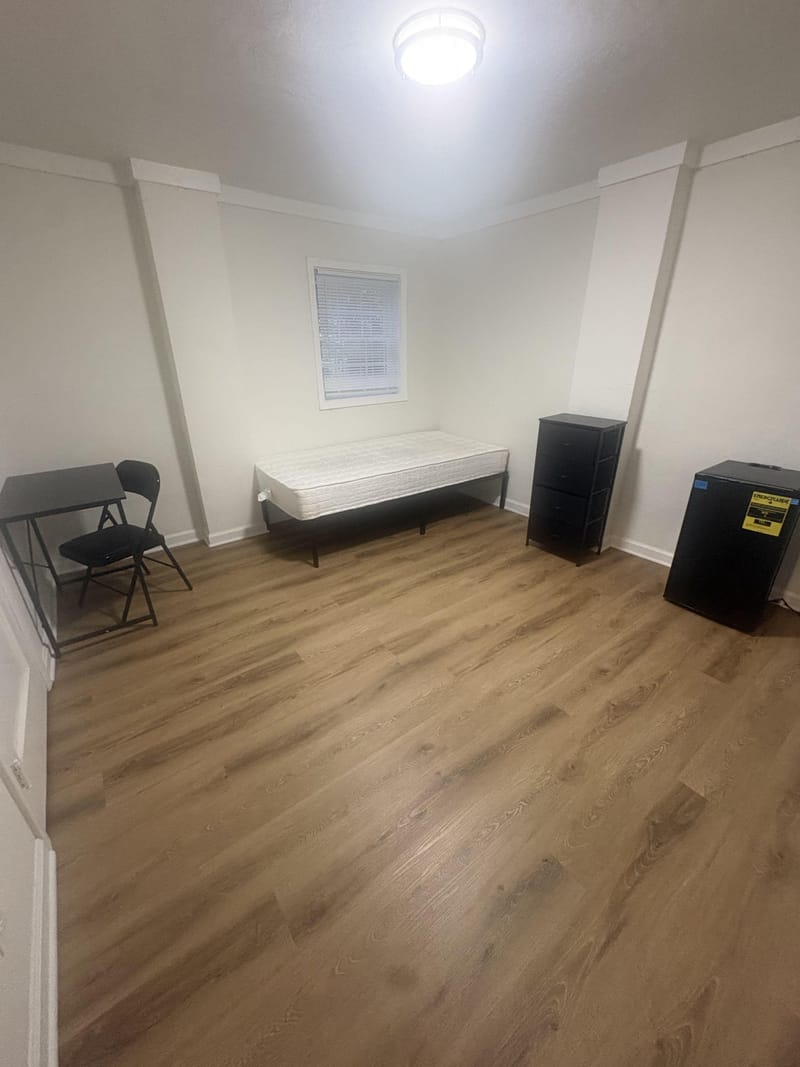 Furnished Room in Lakewood Heights (id. 44931)