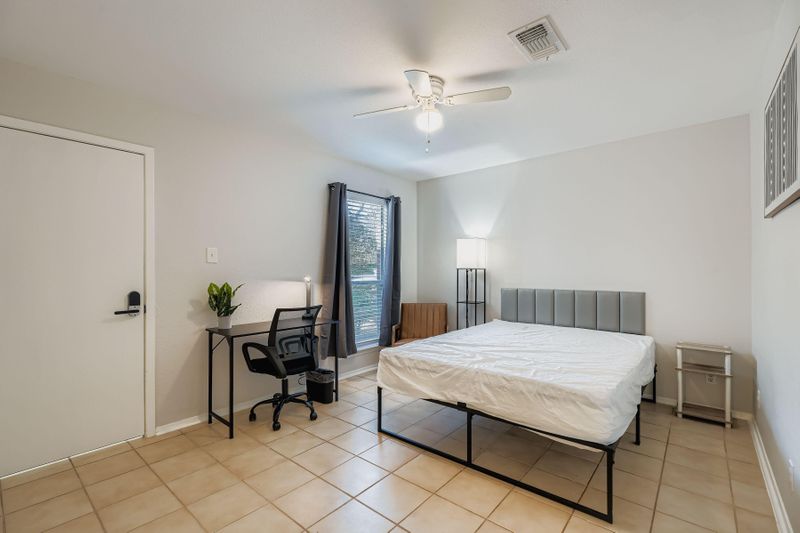 roommates in Undisclosed, Austin, TX 78745 Convenient South Austin Living Near Menchaca — Walk to Groceries, Restaurants, and Transit! (id. 22216) - cirtru.com