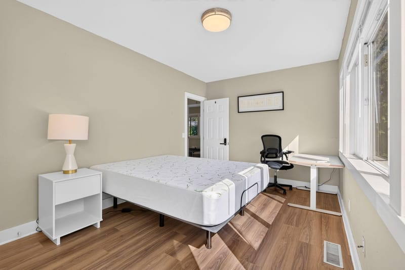 Beacon Hill Home Near Light Rail  Parking Included  Shops & Parks Nearby! (id. 39840)