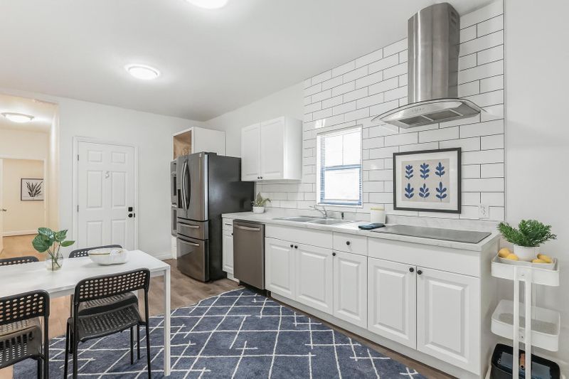 This is your new Tampa home!  Belmont Heights Area.  Each room features a mini-fridge, twin XL bed, and high-speed internet!  Walmart is less than a mile away, and it's just a short walk to public transportation. ‍ 12 Week Stay! (id. 6482)
