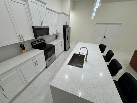 Welcome Home to Comfort & Convenience in Lehigh Acres! (id. 14694)