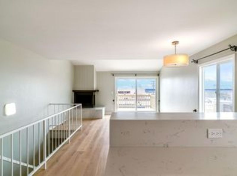 roommates in Hermosa Beach Private Room in 2Bed.2Bath - cirtru.com