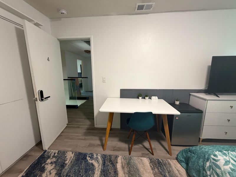 roommates in Undisclosed, Huntington Beach, CA 92646 newly renovated Huntington Beach Home (id. 33211) - cirtru.com