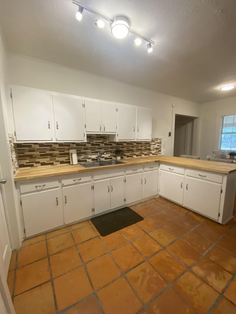 Newly-Renovated & Homey St. Augustine Duplex / Multiplex with Backyard (id. 10748)