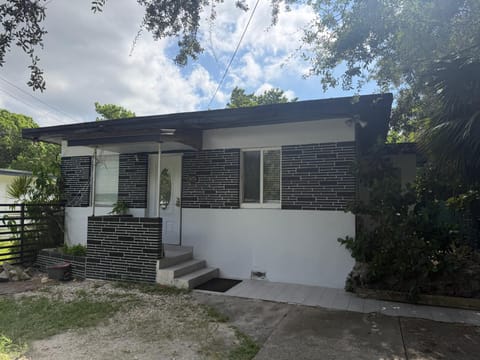 roommates in Undisclosed, Miami, FL 33127 Little Haiti Home (id. 46122) - cirtru.com