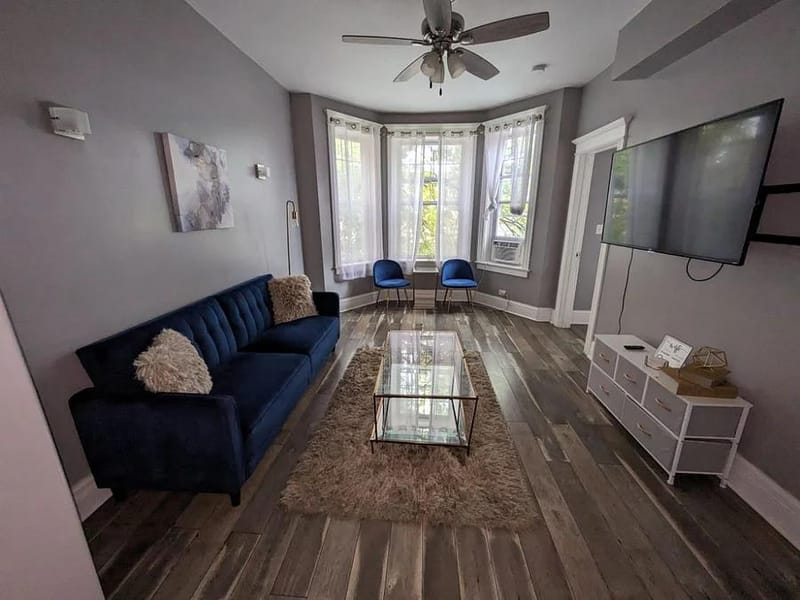 Near RUSH Medical Center, Medical District & UIC. 10 mins to Downtown (Loop) (id. 40014)