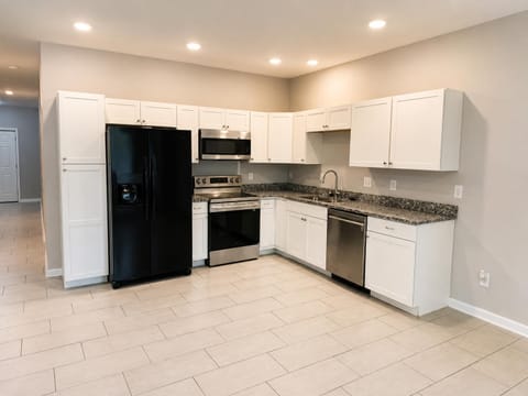 roommates in Undisclosed, Columbia, TN 38401 A spacious Columbia Townhome awaits! (id. 41443) - cirtru.com