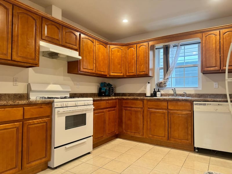 roommates in Undisclosed, Newark, NJ 07103 Live in Springfield/Belmont, walk to University Hospital and Rutgers NJMS (id. 41948) - cirtru.com