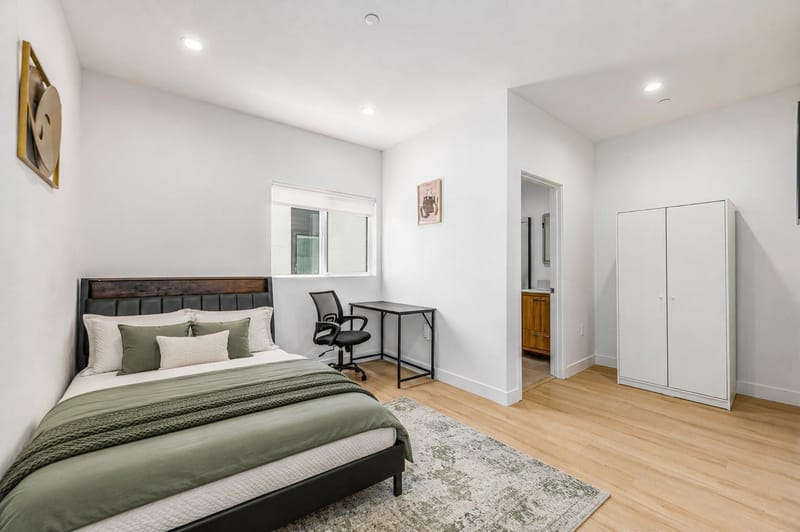roommates in Undisclosed, Los Angeles, CA 90005 Live in Westlake! NEW UNITS OPEN! Fully Furnished Rooms! (id. 37475) - cirtru.com