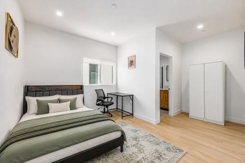 Live in Westlake! NEW UNITS OPEN! Fully Furnished Rooms! (id. 37475)