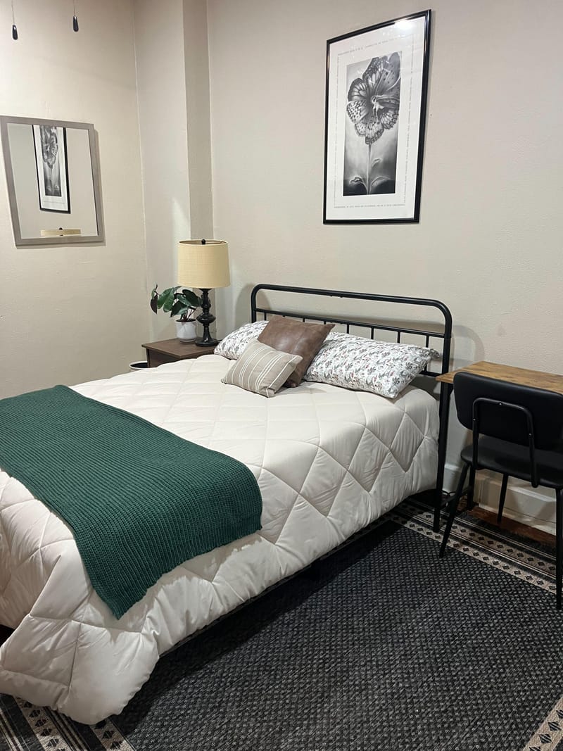 Live in York, less than a minute walk to transit stop E. Philadelphia St. at Franklin St. (id. 42800)