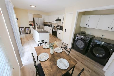 Enjoy suburban tranquility while remaining minutes from George Bush Intercontinental Airport. With major highways, shopping, and dining just a short drive away, this home offers the perfect balance of peace and convenience. (id. 19939)