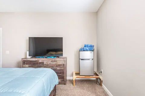 Spacious & homey Buckeye Private Room  In Residential House with Backyard (id. 7726)