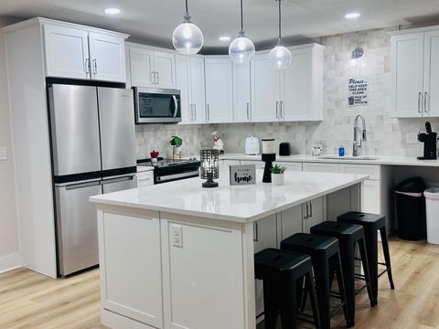 Award Winning HOSTHome Near Southside, Atlantic Blvd, Beach Blvd and Mins From St. John Town Center (id. 21264)