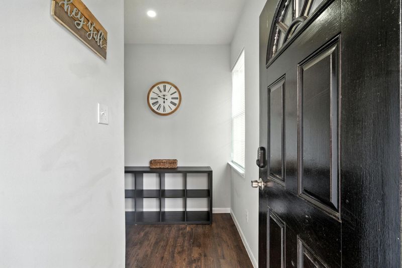 roommates in Undisclosed, Houston, TX 77021 Centrally Located. Completely Renovated, Spacious Room Close to Transit. ALL NEW FURNITURE. Move in READY! All Utilities included! (id. 16816) - cirtru.com