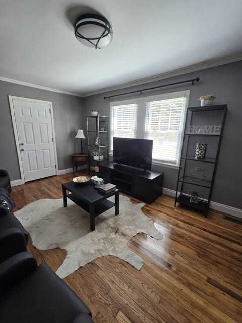 Atlanta Home, a 1 minute walk to transit stop Virginia Ave @ Harrison Rd (id. 42377)