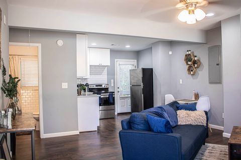roommates in Undisclosed, Atlanta, GA 30318 Sunset Charm (id. 20252) - cirtru.com