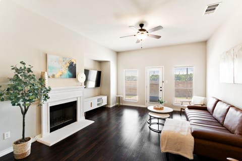 roommates in Grand Prairie Entire Place 3Bed.2Bath - cirtru.com