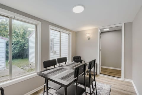 Newly Renovated Workforce Housing in Sauk Village | Fast WiFi & Furnished Rooms| Washer & Dryer (id. 34429)