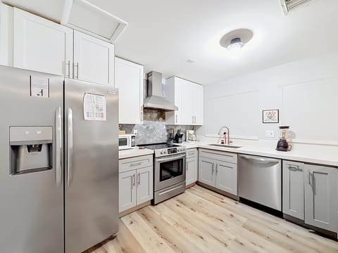 Quiet Room in Plantation | All Utilities Included (id. 39444)