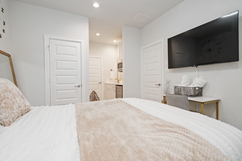 roommates in Houston Entire Place 1Bed.1Bath - cirtru.com