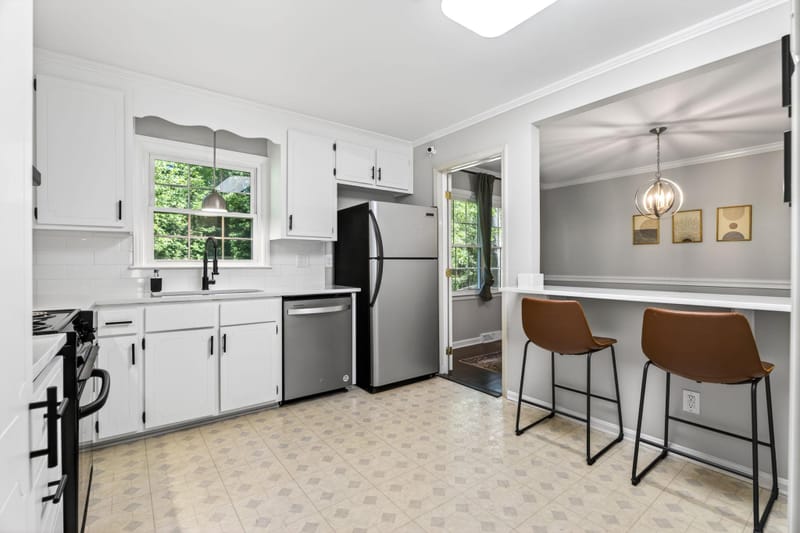 roommates in Undisclosed, Charlotte, NC 28215 Modern & Comfortable Charlotte Home | Furnished, Secure, and Spacious | Free Wi-Fi , Monthly Cleanings , Bus Stop 0.6 Miles Away , Grocery Stores 1.6 Miles Away (id. 35162) - cirtru.com