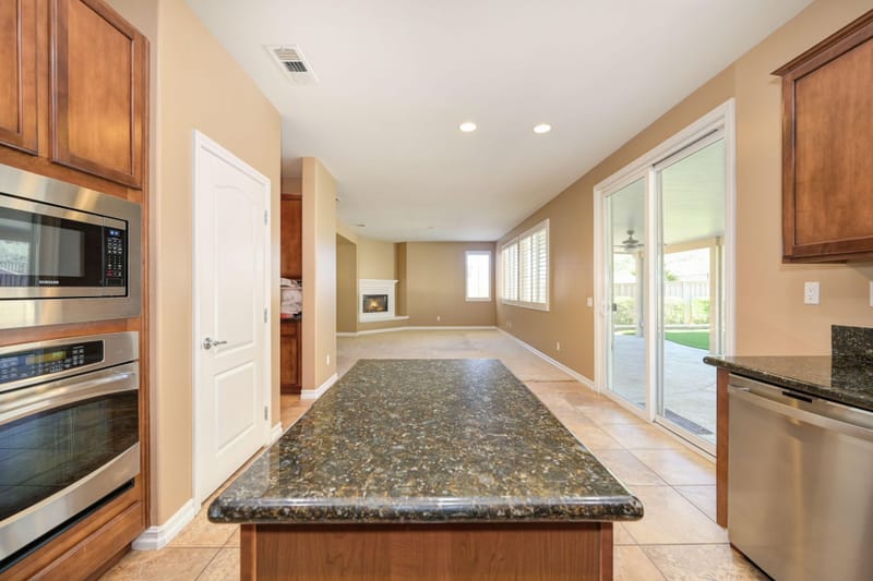 roommates in Undisclosed, Lake Elsinore, CA 92532 Live in Lake Elsinore (id. 28888) - cirtru.com