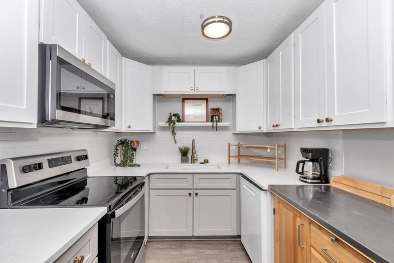 roommates in Undisclosed, Ocala, FL 34475 Beautifully Updated Home with Large Rooms – Designed for Co-Living! (id. 10367) - cirtru.com